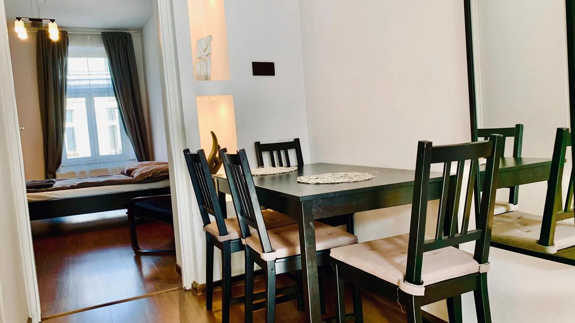 Near Main Square Apartment Krakow